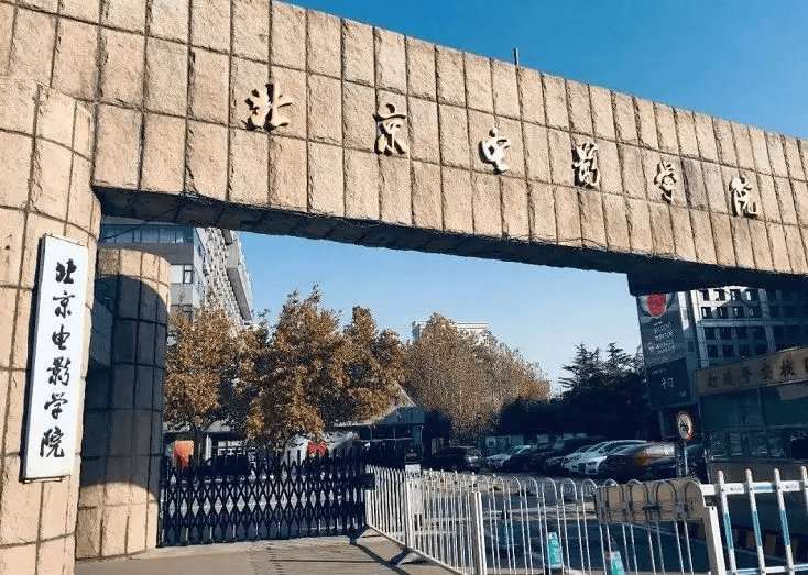 這所盛產明星的大學，沒想到也是美術生的殿堂！1